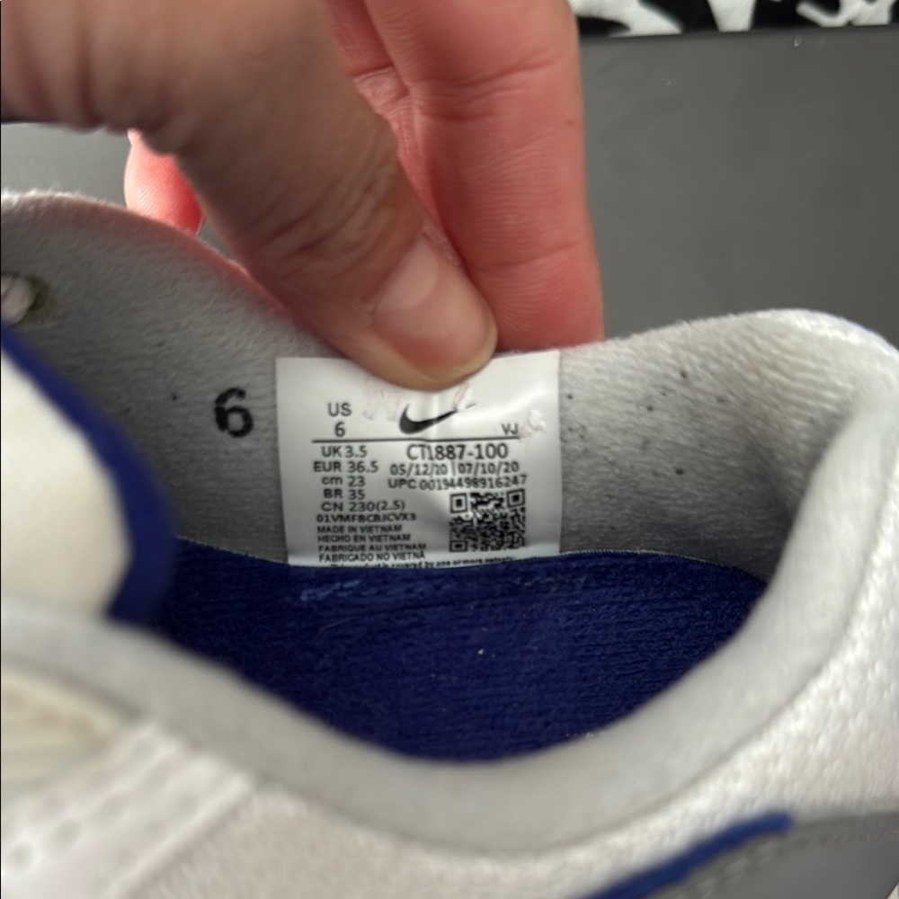 Nike White and Pink Air Max Sneakers barely worn - Picture 3 of 7